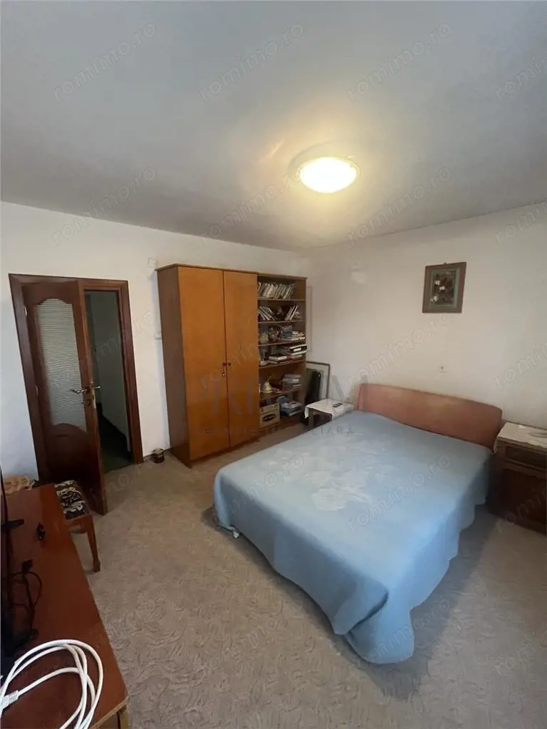 LIPOVEI - Vila INDIVIDUALA - P+2 - 8 cam - 4 bai - curte -GRADINA - PIVNITA -toate utilitatile-