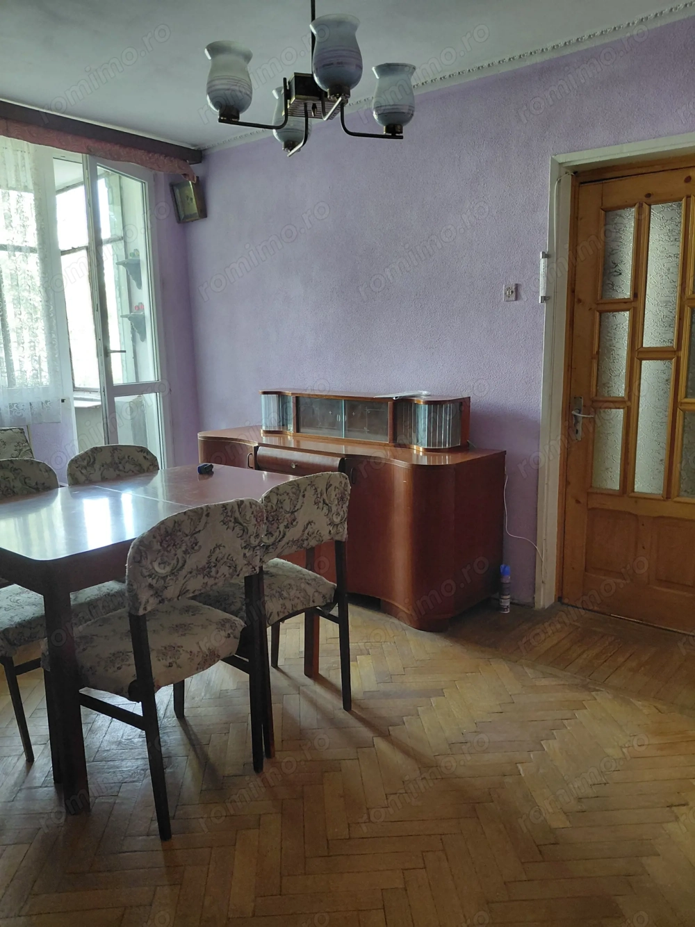 Aprtament 2 cam, Tig 1,et 3 si  un garaj mare langa bloc