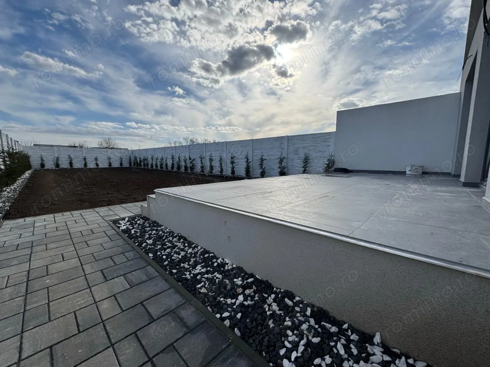 Posibiliate personalizare. Teren generos. 