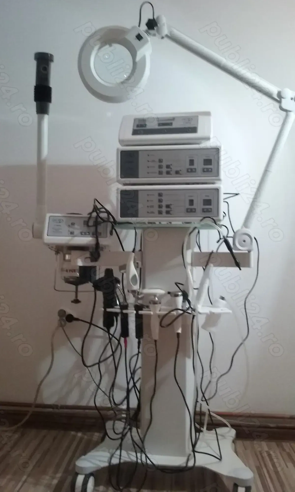 Vând aparat pt tratamente faciale, estetică