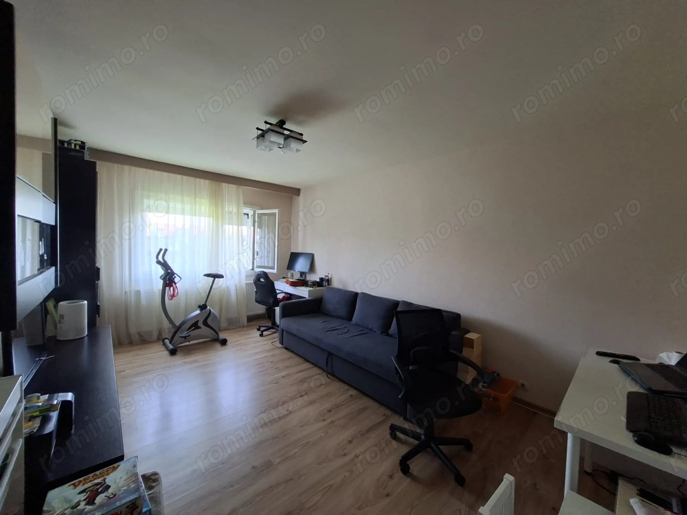 Apartament cu 3 camere - 70mp - Zona Aradului