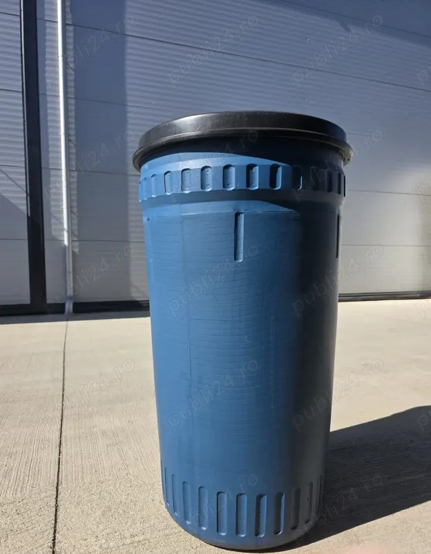Butoi  albastru de plastic cu capac si inchidere cu filet si aerisire 215 litri 