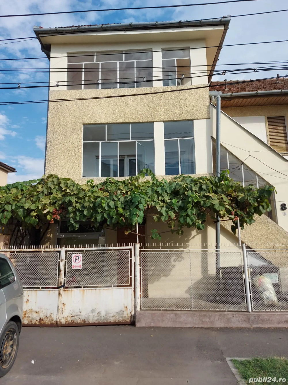 Închiriez apartament în vila zona Cluj