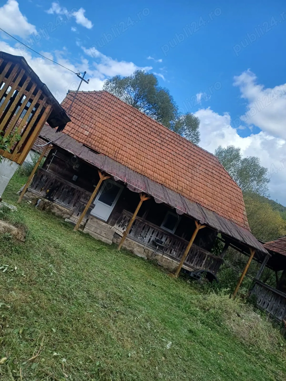 Vand casa cu gradina 