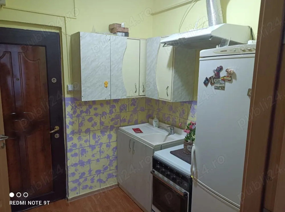 Vand garsoniera în zona centrala Brasov ( spate fostul Patria)