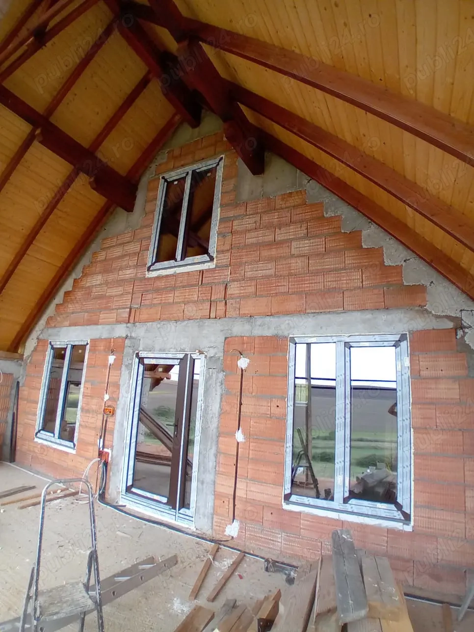 Angajam muncitor montaj ferestre și uși 