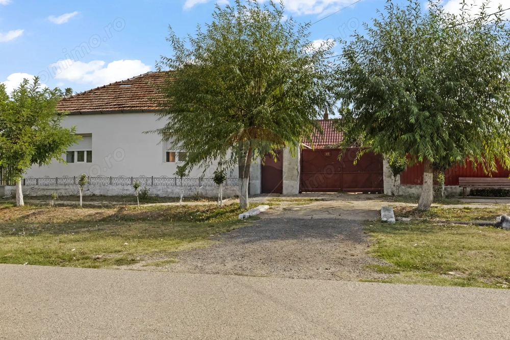 Casă de vânzare cu 5 camere- Nădab, oraș Chișineu-Criș, județul Arad. Casă de vânzare cu 5 camere- Nădab, oraș Chișineu-Criș, județul Arad.