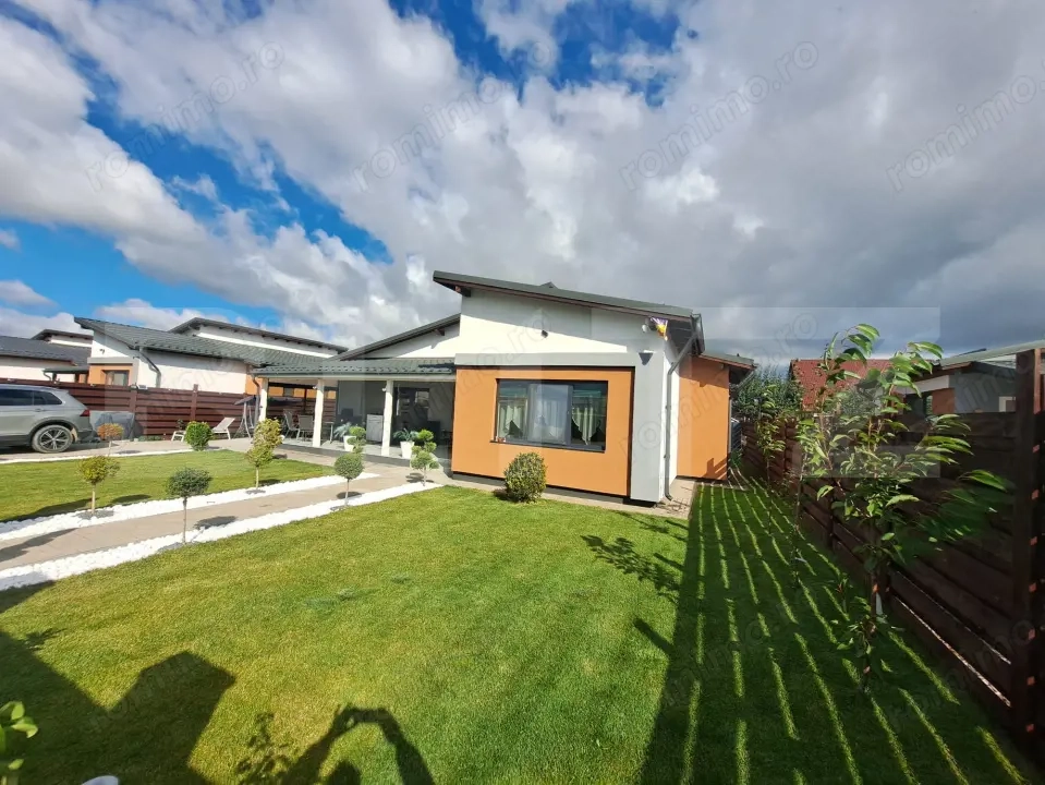 Casa parter cu priveliste spre munte,singur in curte Casa parter cu priveliste spre munte,singur in curte