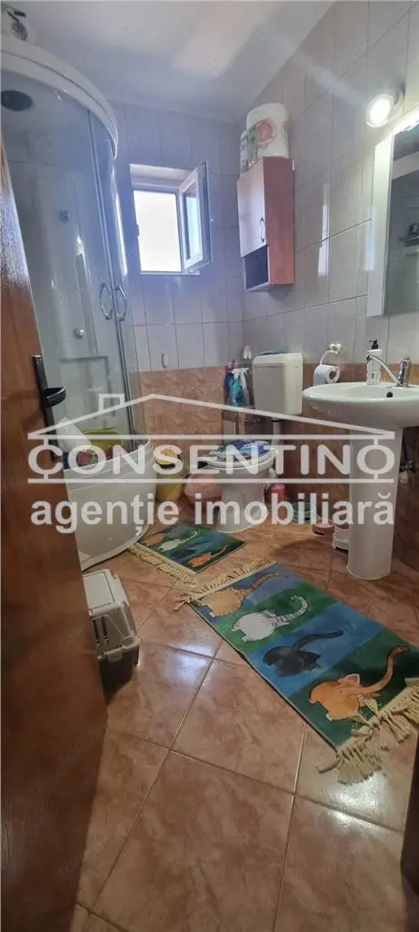 Se vinde imobil cu 3 camere , zona Hasdeu , liber 80 mp , boxa , garaj