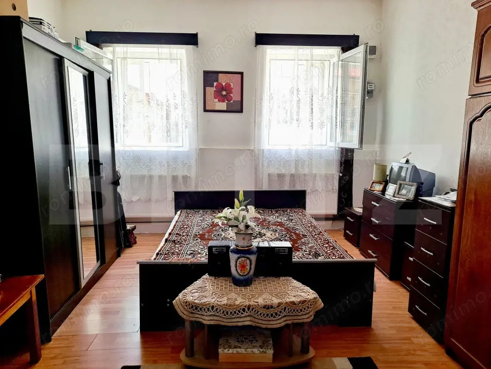 Apartament cu 2 camere, 90mp , cu curte, zona Turda Noua 