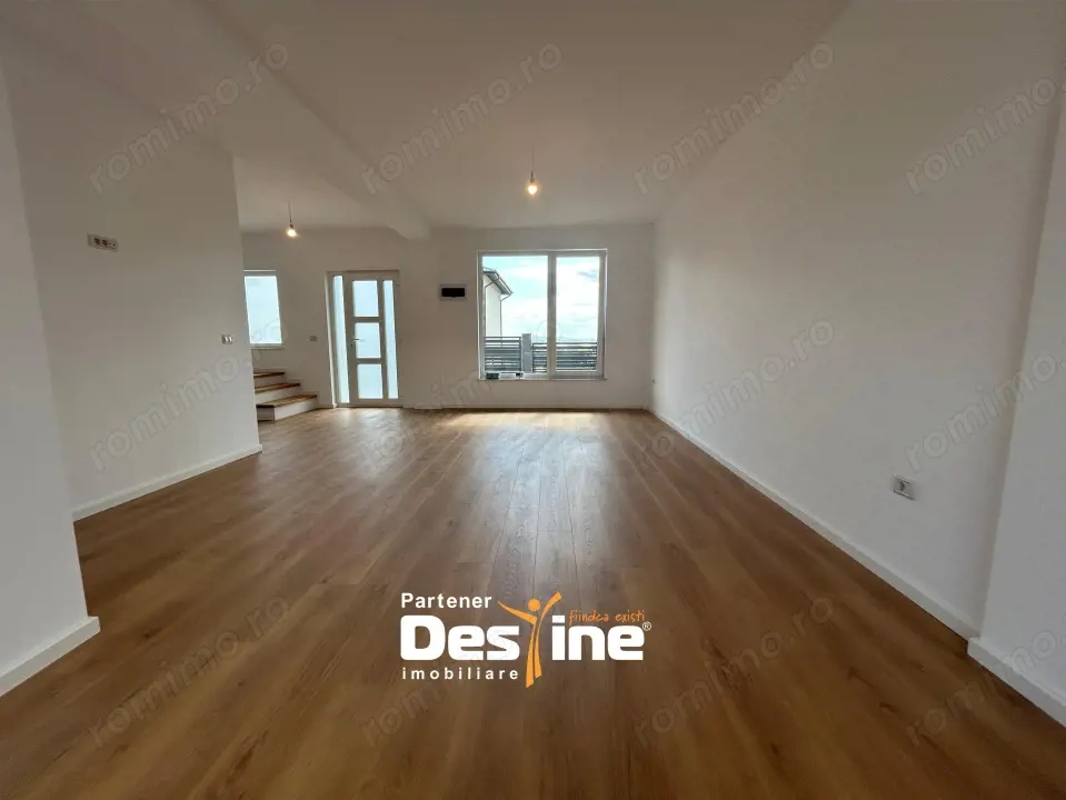 Casa tip DUPLEX - Loc de parcare si terasa  Toate utilitatile - Drum asfaltat