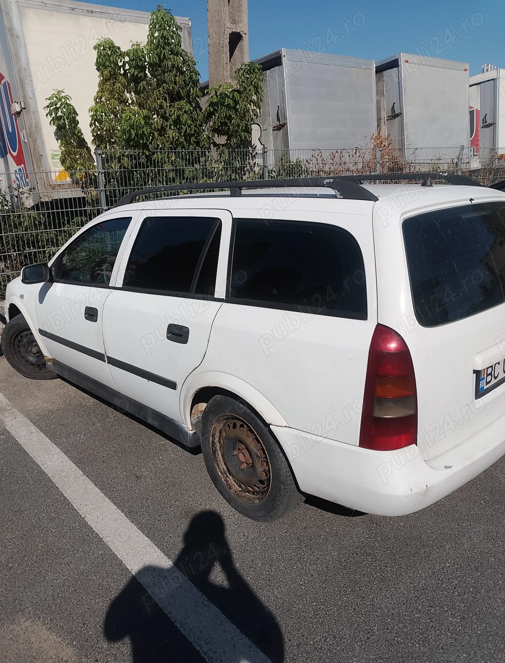 Vând mașină pentru voucher 