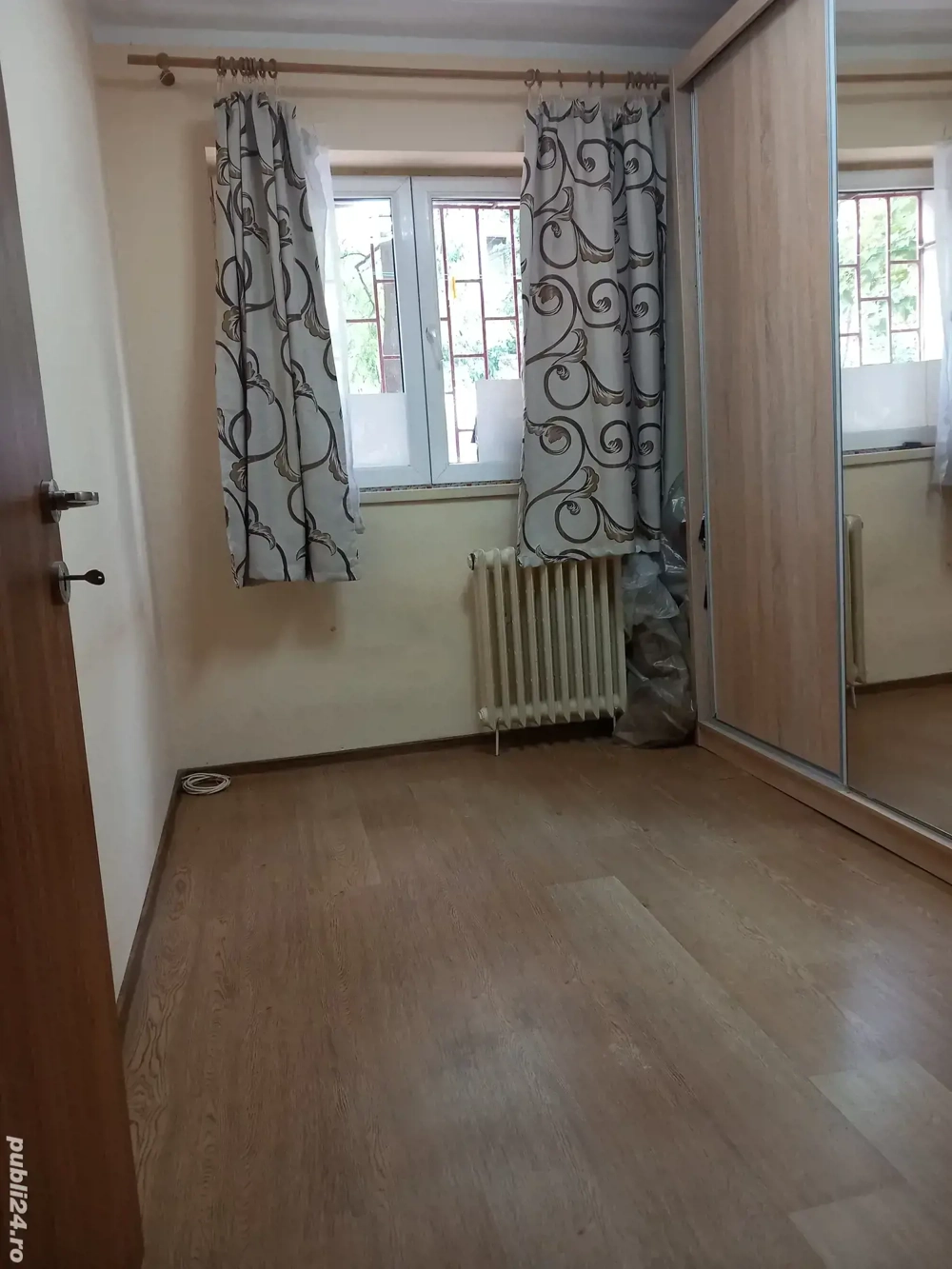 vand apartament cu 3 camere decomandat sector 3 b-dul Theodor Pallady nr 16, pret 120000 euro 