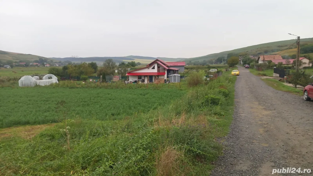 Vând teren intravilan Vând teren intravilan