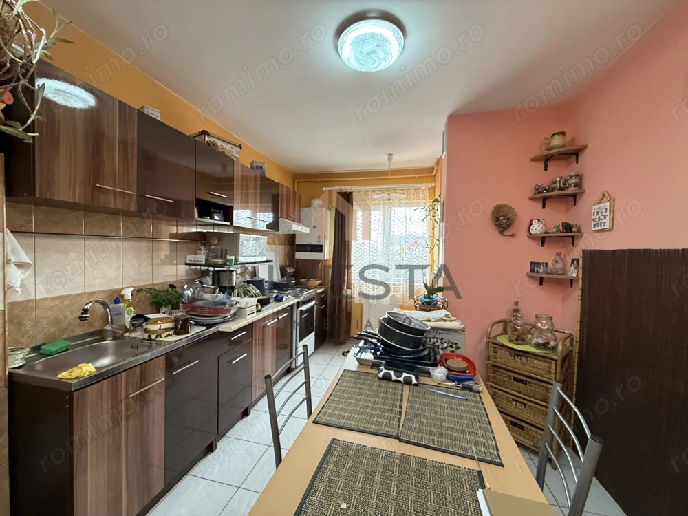 Apartament 3 camere, etaj intermediar, Intre Lacuri, zona Iulius Mall