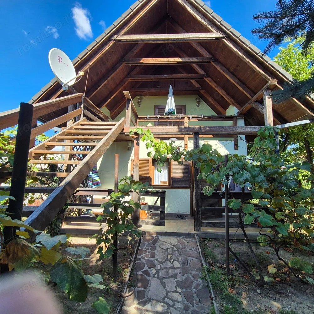 Teren 1900 mp 2 imobile de aprox 500 mp utili zona Dambovita Shopping City