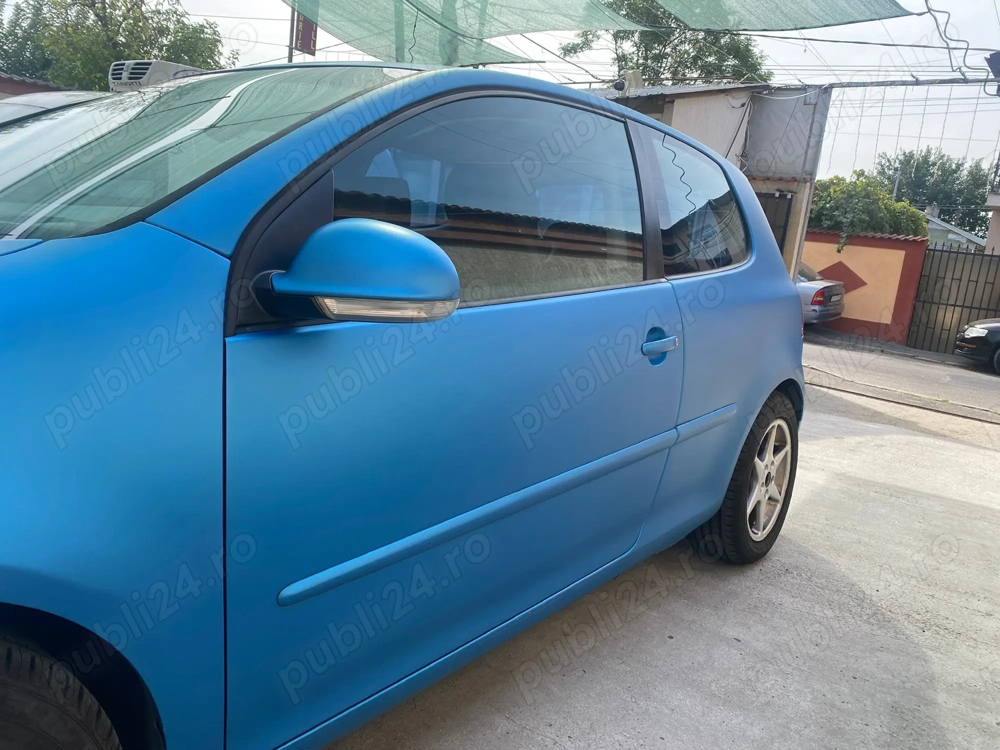 Volkswagen Golf 5 (3 usi) colantat+ subwoofer