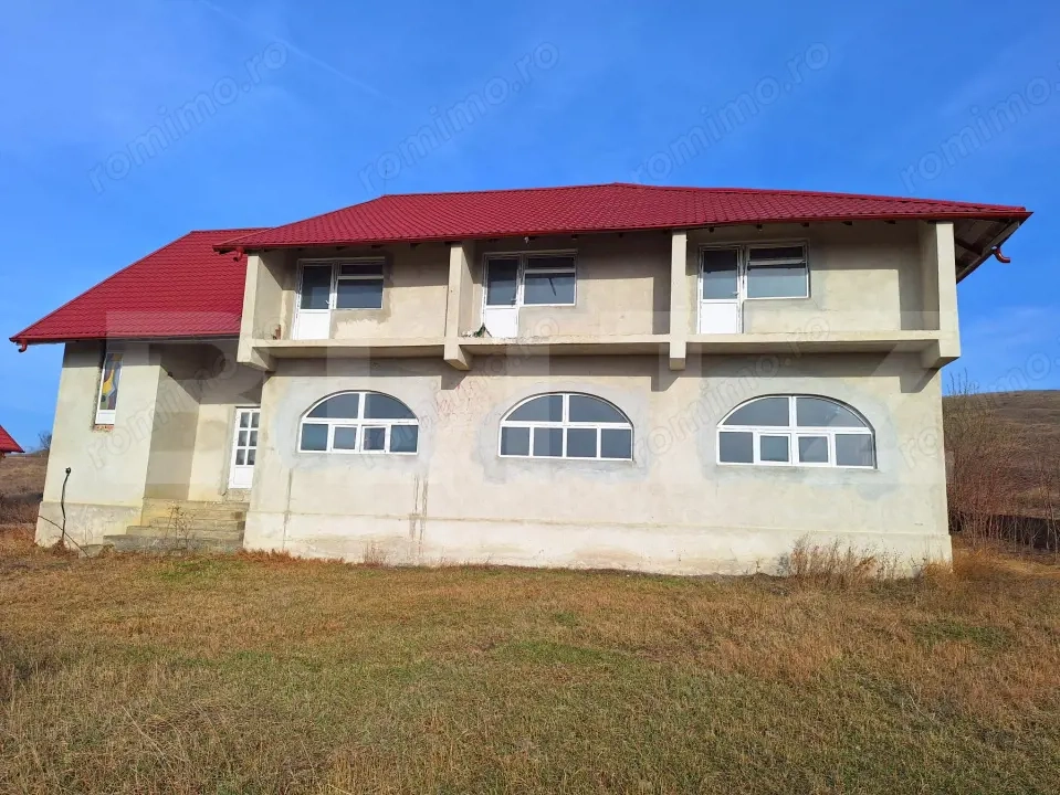 Pensiune modernă de vanzare, zona drumul european E85