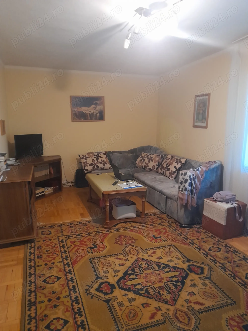 Apartament clasic și spațios de vânzare   Etaj 1, lângă Piața Centrală din Caransebes