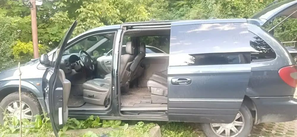 Vând autoturism Chrysler grand voyager
