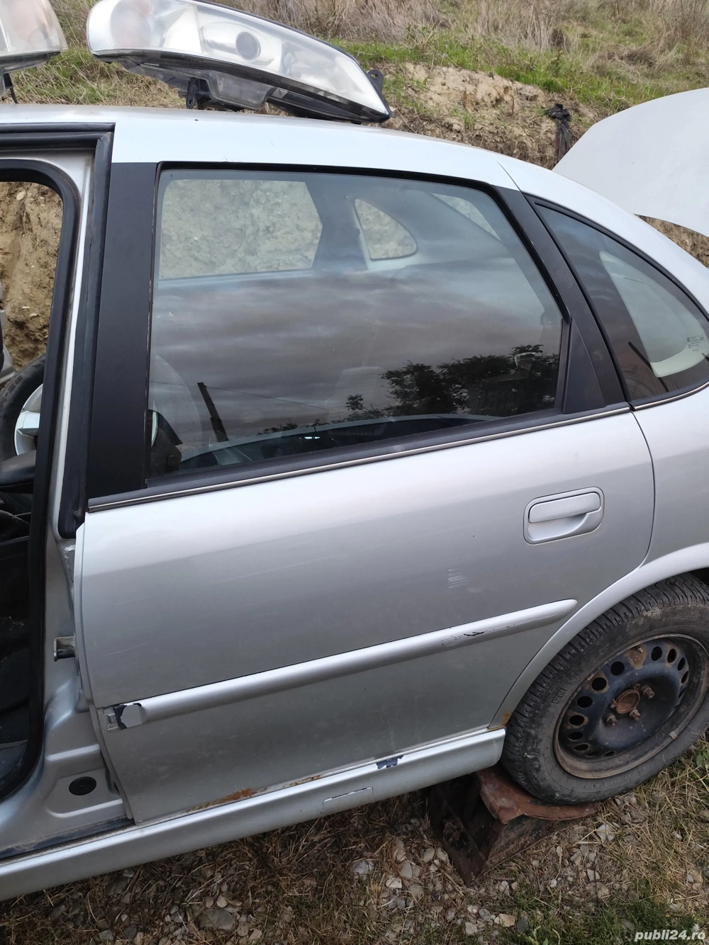Dezmembrez Opel vectra B 1.8 si 1.6 benzină