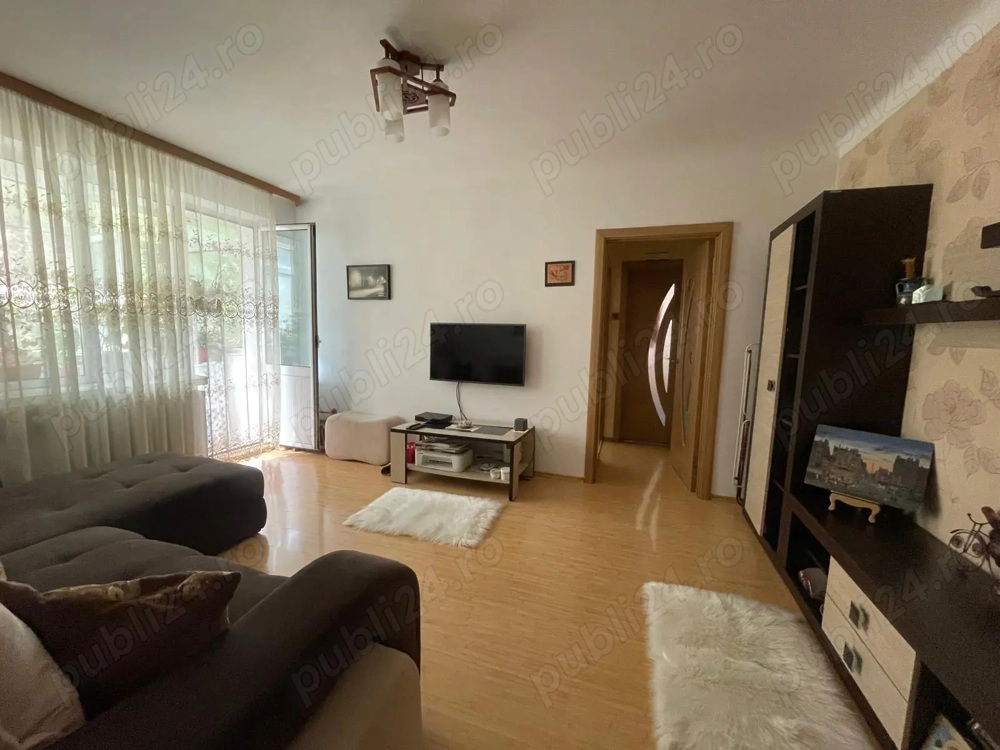 Vand apartament cu 2 camere