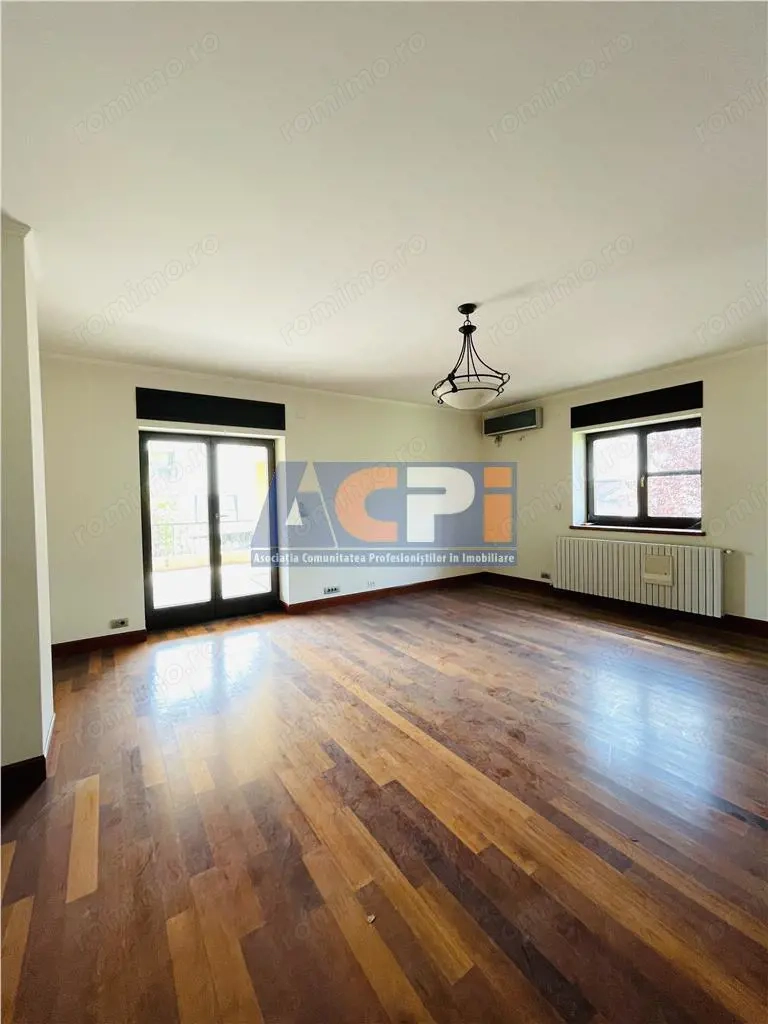 VANZARE VILA 8 CAMERE 652 mp teren zona Sisesti Sector 1