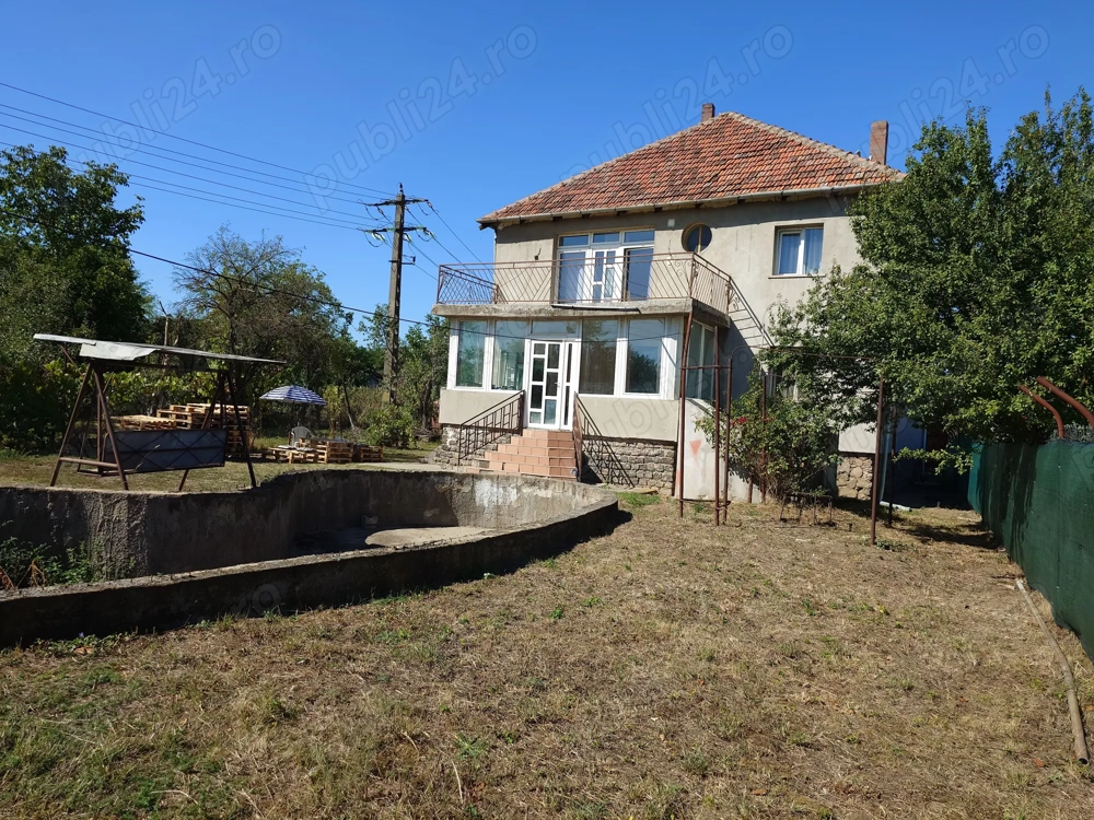 De vânzare direct de la proprietar   Teren intravilan cu casă, în spatele clădirii VOX  Torontal