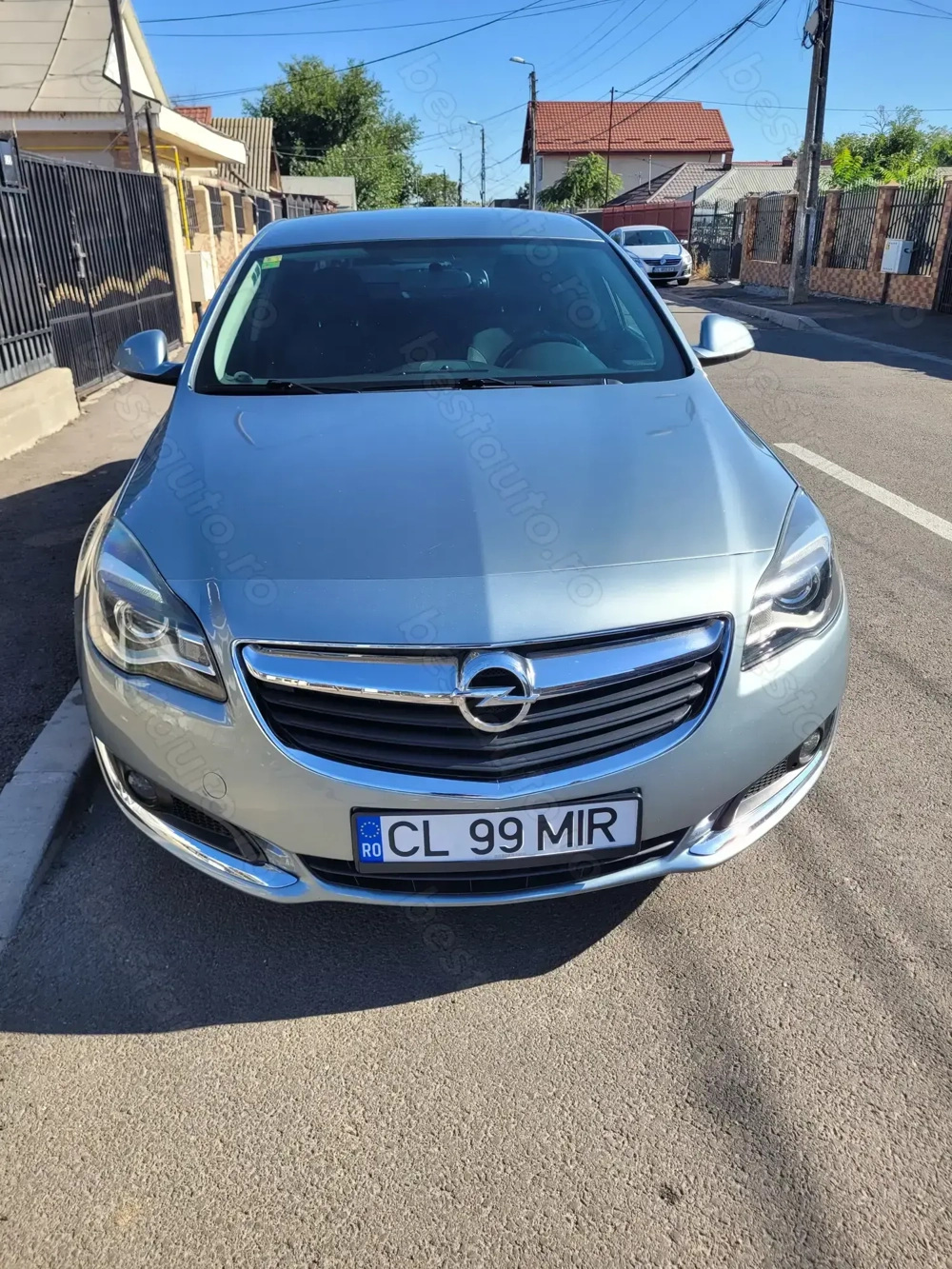 Vând Opel INSIGNIA benzina. 