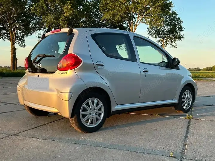 Toyota Aygo automata intretinuta cu navigatie touchscreen Carplay