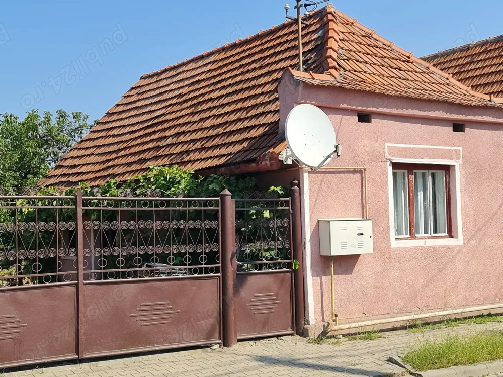 Vand casa, curte si gradina cu magazie Vand casa, curte si gradina cu magazie