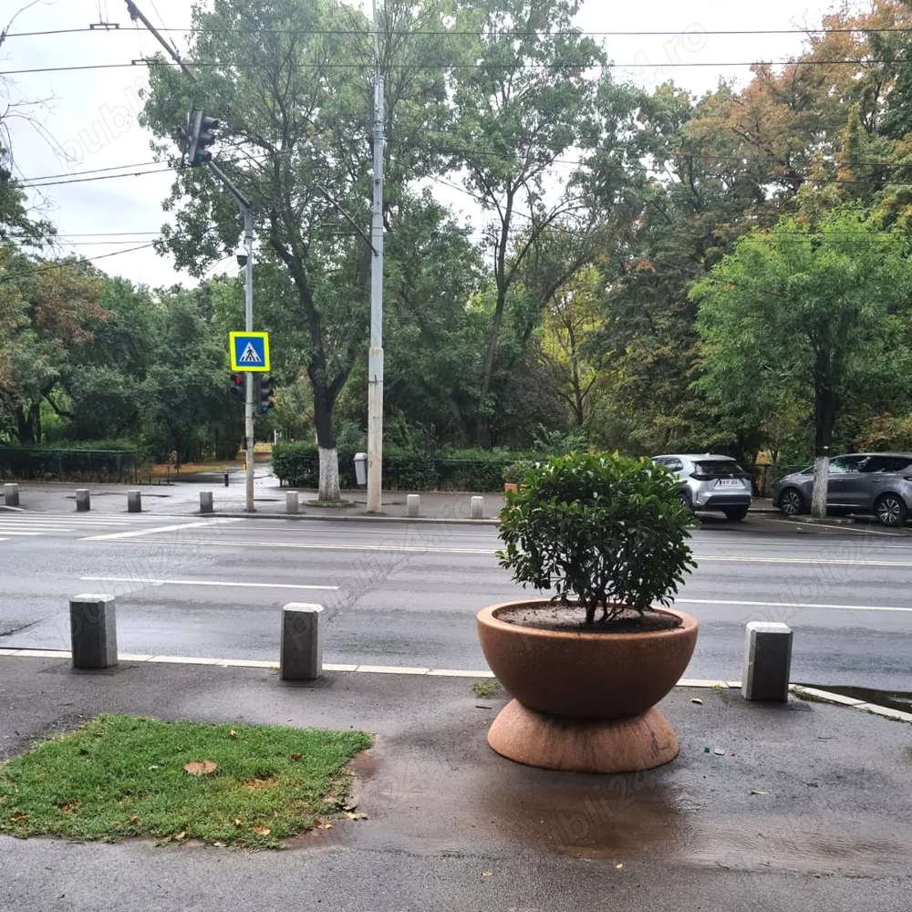 Vând apartament de două camere pe Blvd. Tineretului cu vedere la parc, suprafață 46,17mp