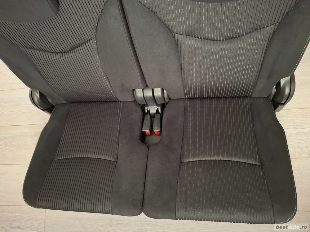 Scaunele numărul 6 si 7 pentru Toyota Prius Plus Hybrid 