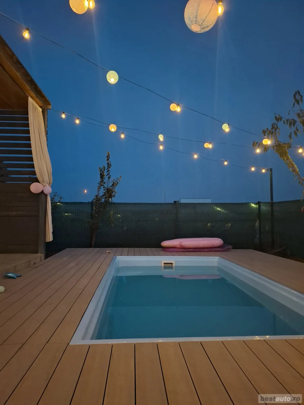 vand casa cu gradina si piscina