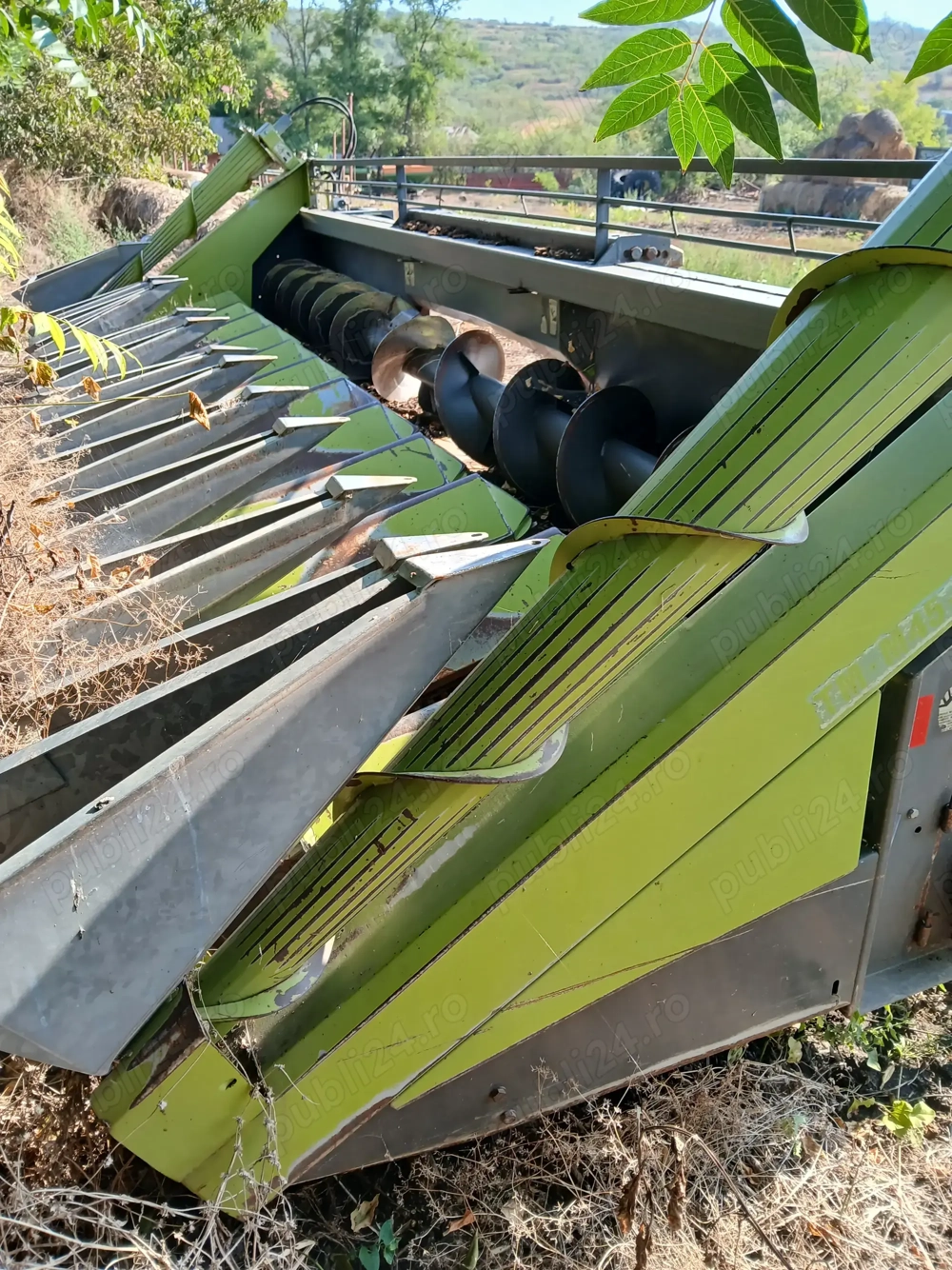 Masa de porumb pe 12 rânduri 