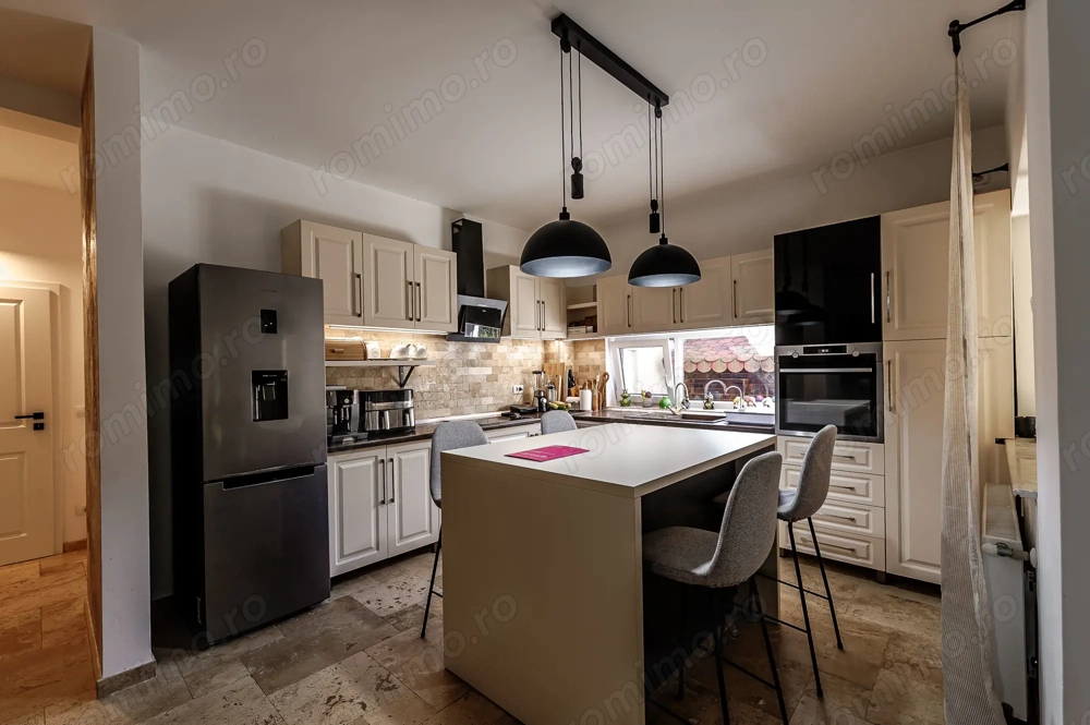 Casă de vânzare – Via Carmina, Vladimirescu -zonă rezidențială premium