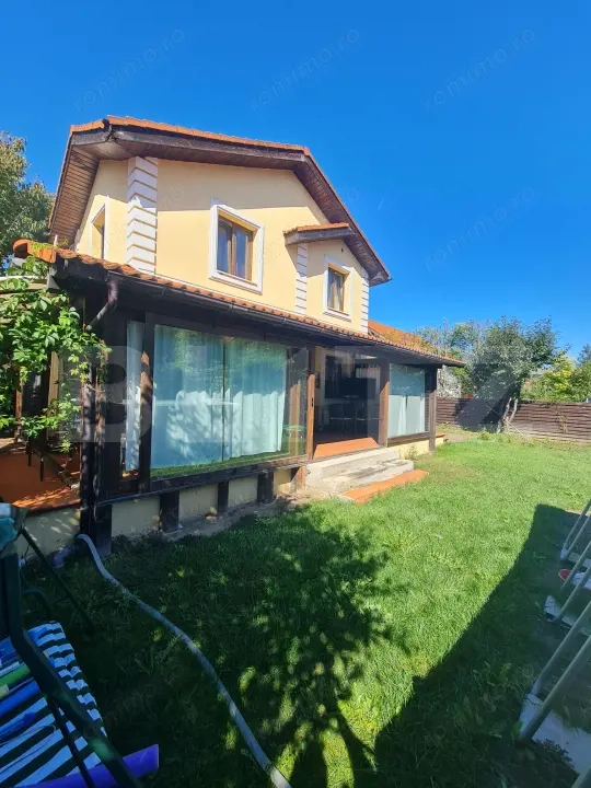 Casa individuala cu 4 camere, 520 mp de teren, zona cu acces restrictionat