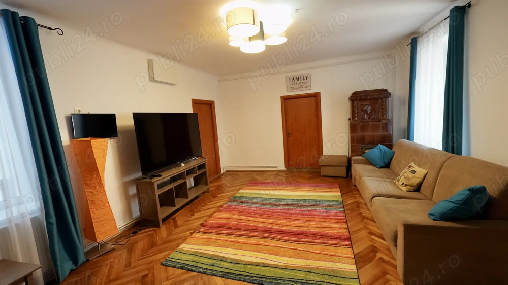 5 camere - Centru Vechi - Poarta Schei 24    (2 dormitoare, 2 livinguri)   3 băi   terasă   renovat 