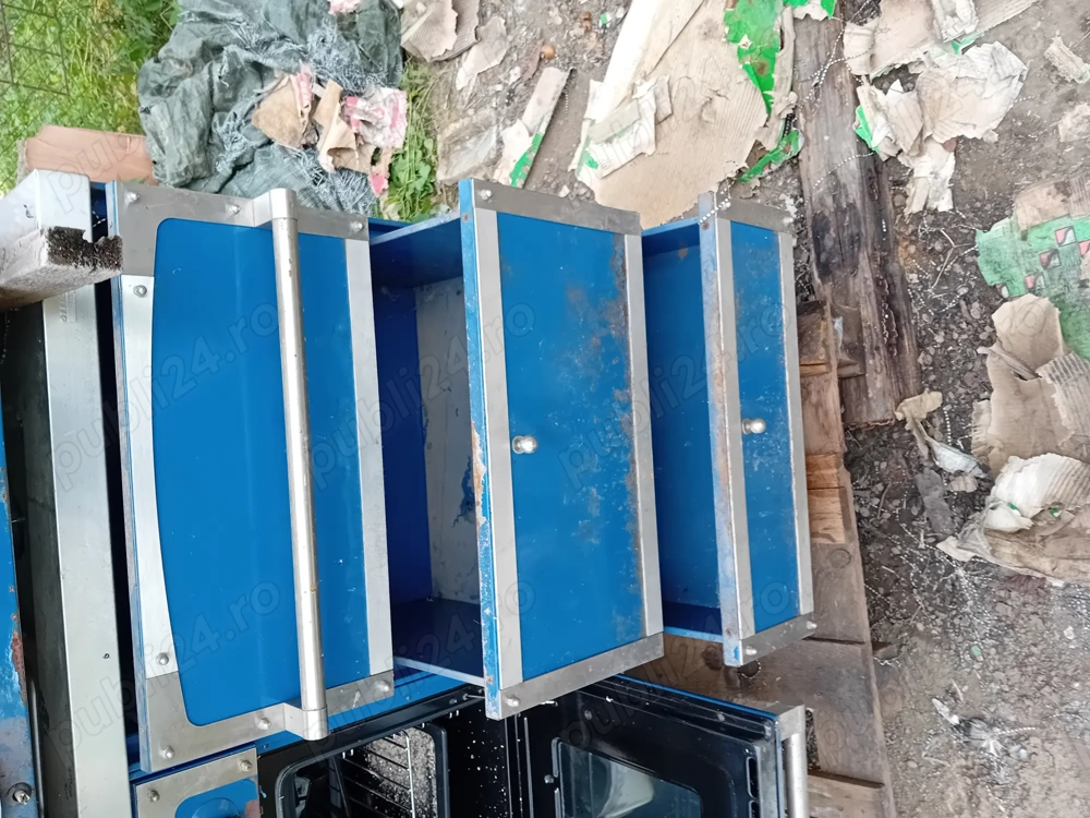 Vând aragaz cu hota uzat adus din Italia 