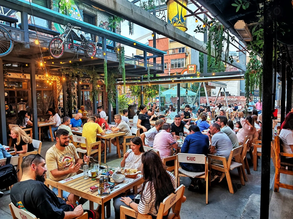 Angajăm Ajutor Bucătar Salate în Bucătărie (Restaurant București)