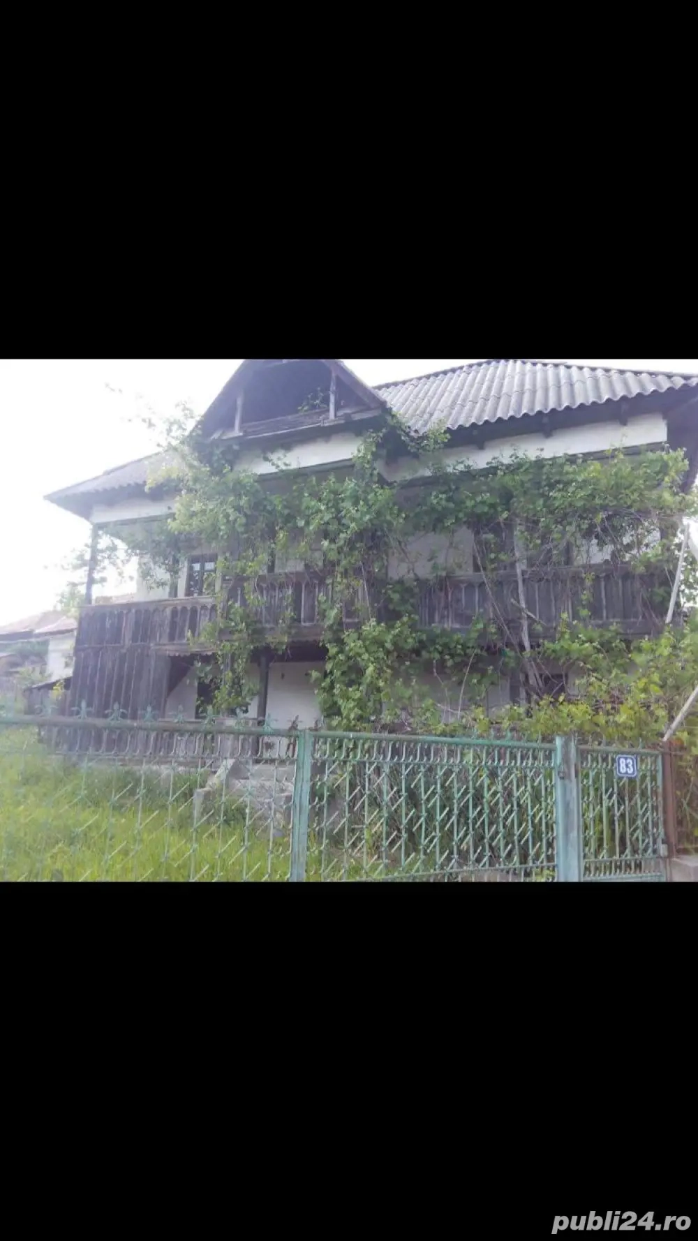 Vând casă bătrânească plus teren 