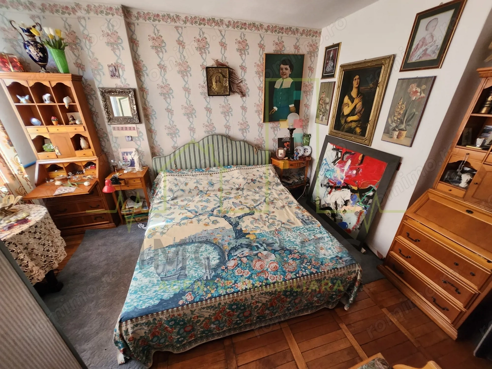 Ultracentral. Vedere la catedrala. Etaj intermediar. Modificat in 3 camere. Ultracentral. Vedere la catedrala. Etaj intermediar. Modificat in 3 camere.