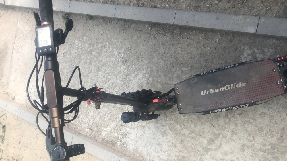 Vând trotineta electrică  Vând trotineta electrică