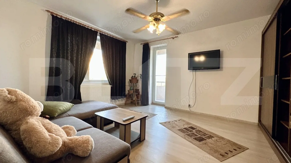 Apartament cu 3 camere, decomandat, etaj 3/4, dublă orientare, Rogerius