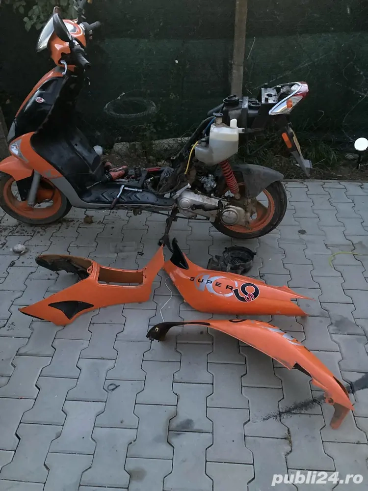 Vand scuter pentru dezmembari. Vand scuter pentru dezmembari.