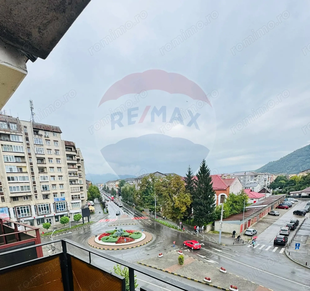 Apartament cu 3 camere de vânzare în zona Central