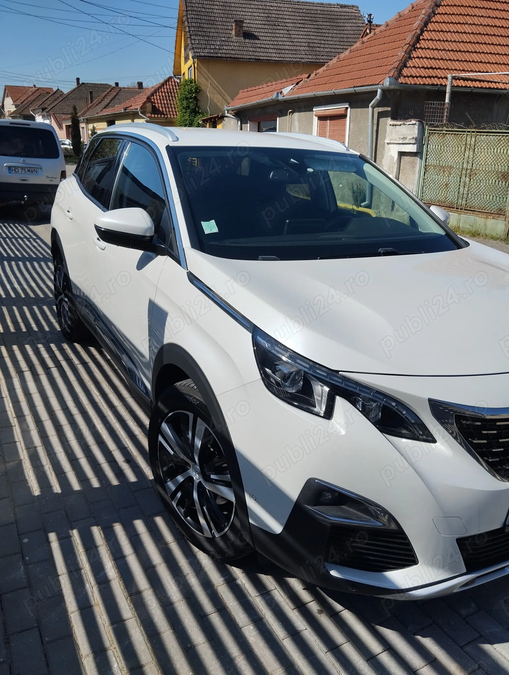 Vând Peugeot 3008 13500 euro negociabil 