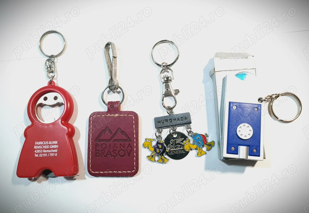 lot de 4 brelocuri (30 - 25 lei)