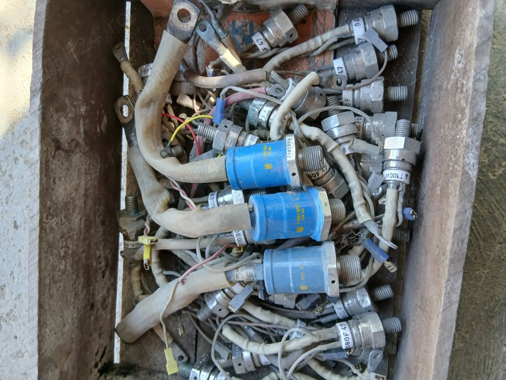 Diode si tiristori 