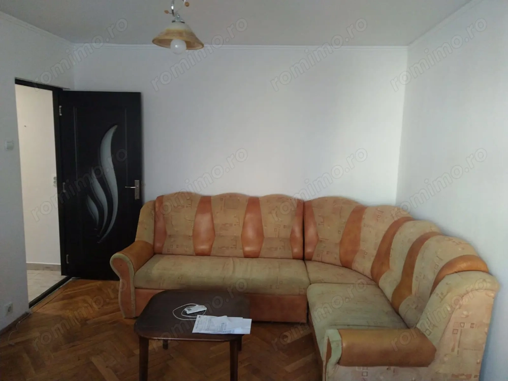 Dacia   Strada Labirint de vanzare apartament cu 3 camere, etaj intermediar